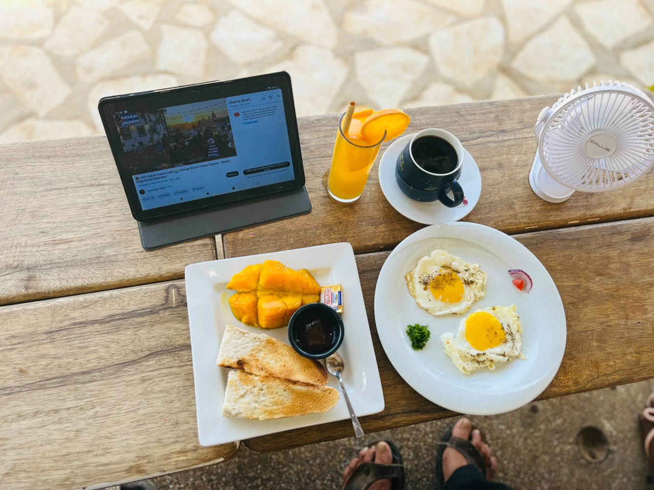 Petit déjeuner, musique agréable, accès Wifi, bien commencer la journée