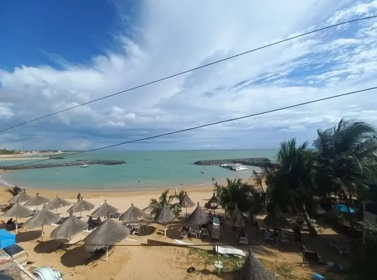 Vue de la plage du port de plaisance de Saly-Portudal