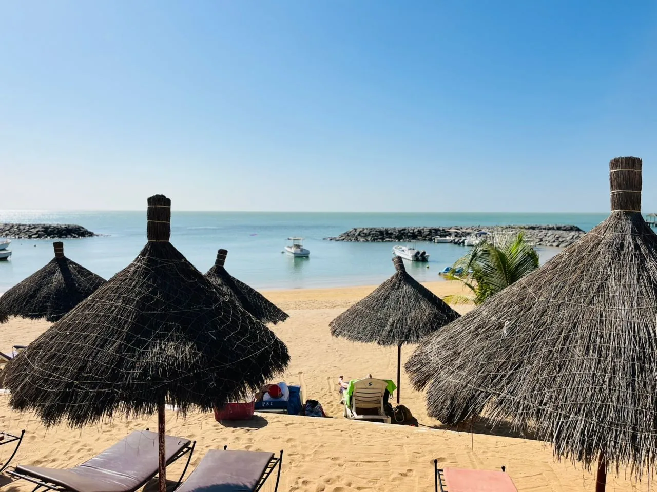 Terrasse face à la plage de Saly-Portudal